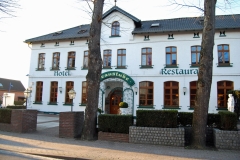ALTWEIBERTREIBEN_HAAREN_01