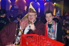 ALTWEIBERTREIBEN_HAAREN_51